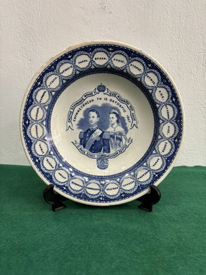 Royal commemorative plate used, year 1867, 24cm