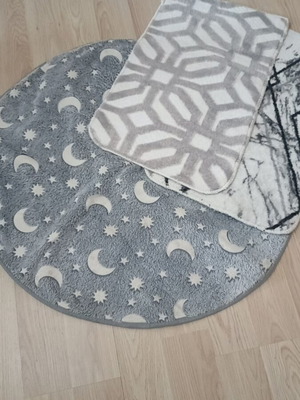 Set of 3 small rugs like new