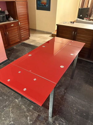 Extendable dining table with red glass surface like new