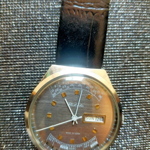 Raketa mechanic wristwatch used with perpetual calendar