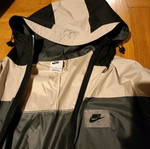 nike αντιανεμικό αδιάβροχο μπουφάν ανδρικό medium που γίνεται τσαντακι