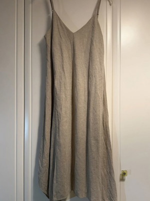 Naiba dress new, one size, beige