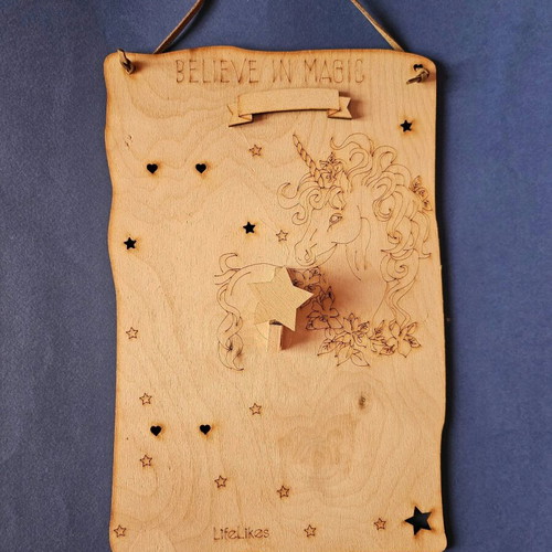 Wooden decorative plaque like new with unicorn and clip