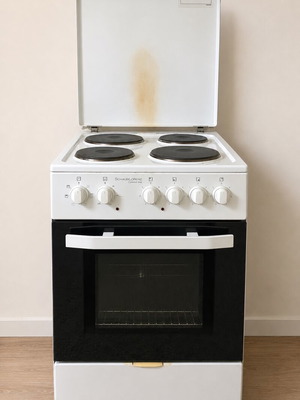 Kitchen stove with ceramic plates used