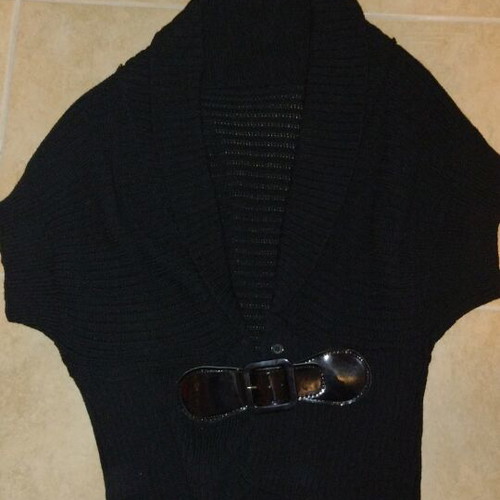 Black knitted bolero with short sleeves and belt