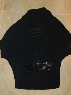 Black knitted bolero with short sleeves and belt