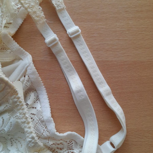 Triumph Amourette bra 80 cup C new in champagne color