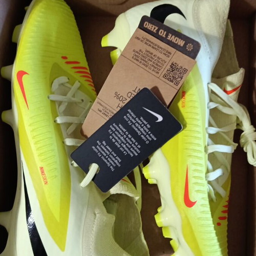 Ποδοσφαιρικά παπούτσια Nike καινούργια, νούμερο 39, κίτρινα με κάλτσα