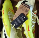 Ποδοσφαιρικά παπούτσια Nike καινούργια, νούμερο 39, κίτρινα με κάλτσα