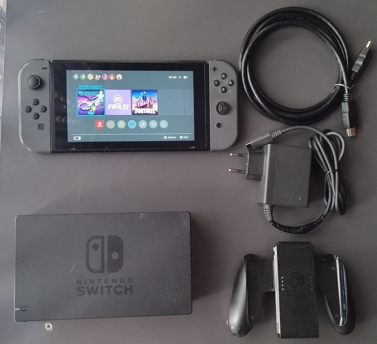 Nintendo Switch V2 used with 32GB… - € 185,00 - Vendora.cy