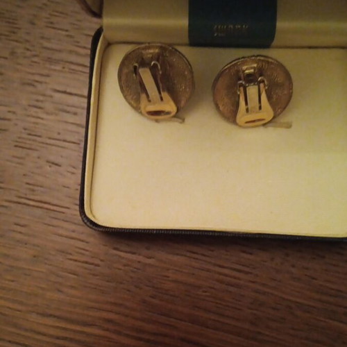 Earrings with pearl and rhinestones in embossed circle like new