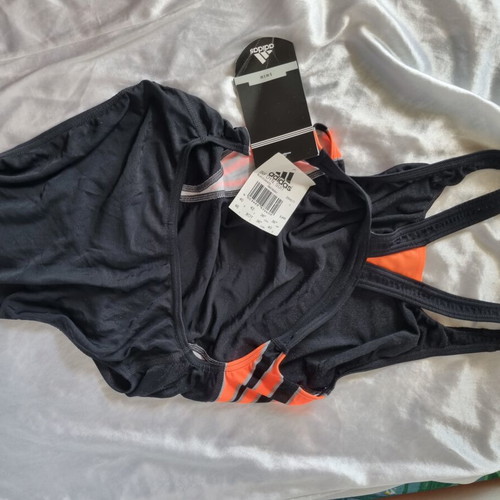 Adidas ολόσωμο μαγιό καινούργιο, μέγεθος S, μαύρο με πορτοκαλί λεπτομέρειες