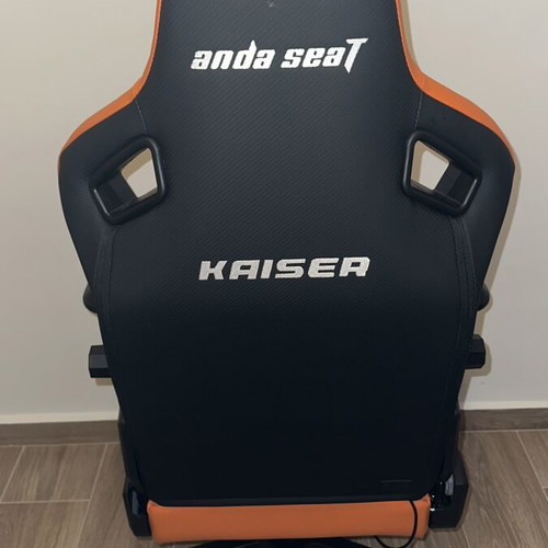 Anda Seat Kaiser 4 V2 Orange gaming chair like new