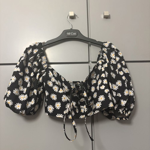Floral Off-Shoulder Crop Top with Daisies, Small