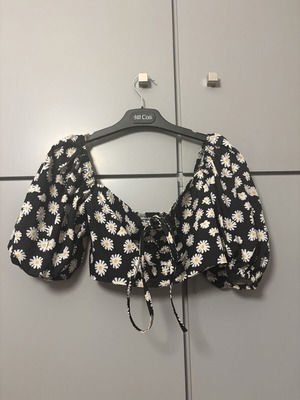 Floral Off-Shoulder Crop Top with Daisies, Small