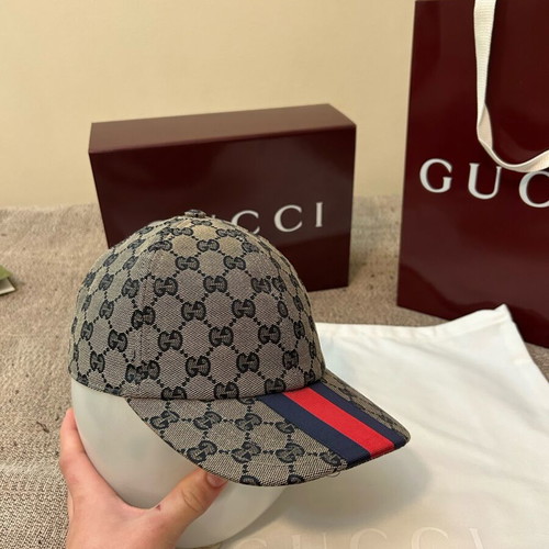 Gucci cap new, size M