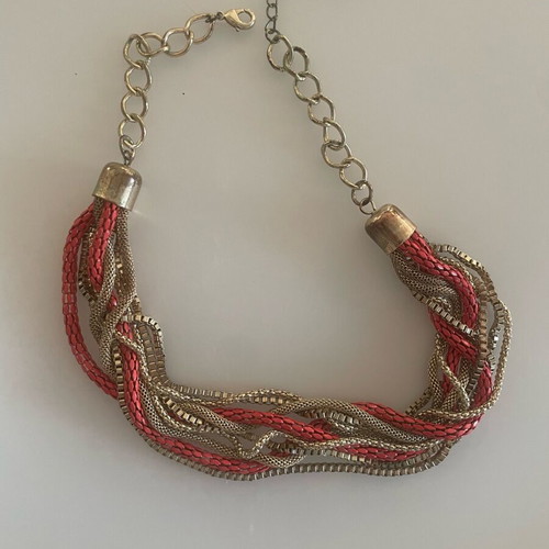 Necklace in excellent condition