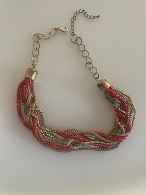 Necklace in excellent condition