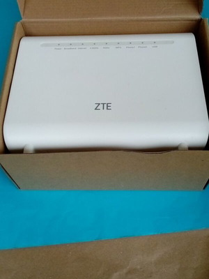 ZTE router new with power supply and accessories