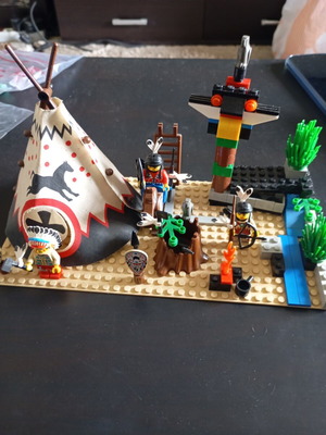 Lego Chiefs Tepee 6746 like new, complete set without box or instructions