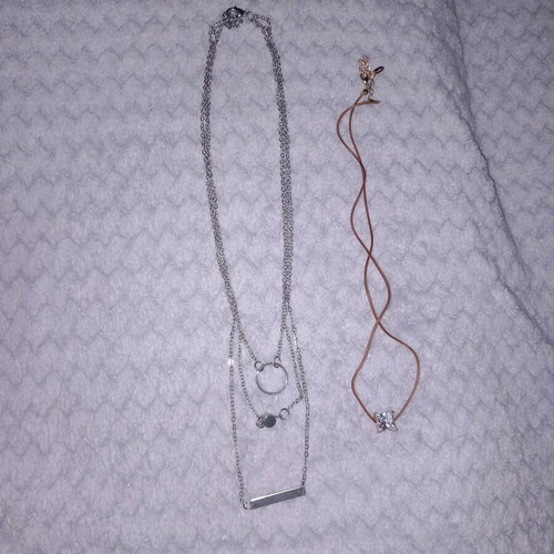 Women's necklace set like new