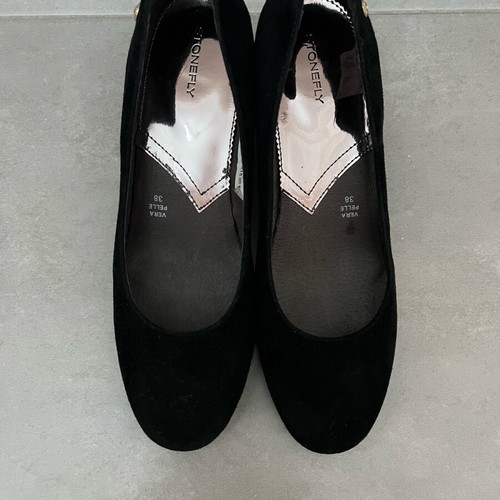 Stonefly black pumps size 38 like new