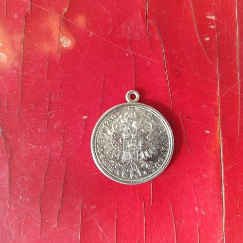 Vintage Austria pendant ARCHID·AVST·DUX·BURG·CO·TYR·1780·X Maria Theresia like new