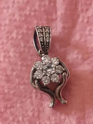 Silver pendant new with rosette and stones