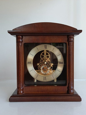Vintage επιτραπέζιο ρολόι με μηχανισμό quartz σε ξύλινη θήκη σαν καινούργιο
