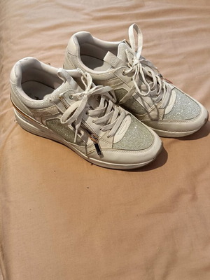 Παπούτσια Tamaris Νο 39 αθλητικά μπεζ σαν καινούργια