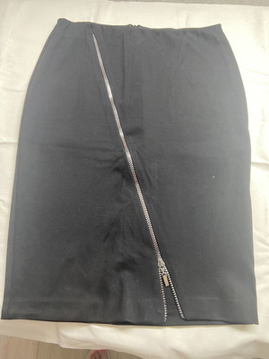 Skirt with front zipper like new, size M 38 10, black Access