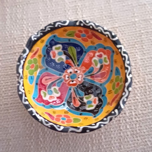 Decorative bowls set of 3 like new