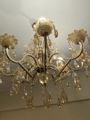 Gold bronze chandelier with 8 sockets like new