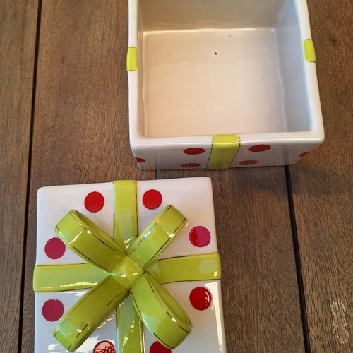 Clay container for chocolates used, porcelain style, 13×13×9 cm