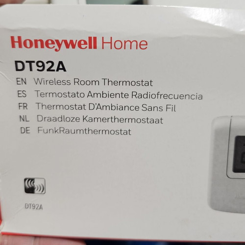 Honeywell DT92A Wireless Room Thermostat like new, brand new in box