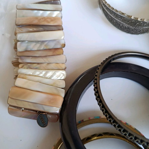 Various bracelets used, colorful pack