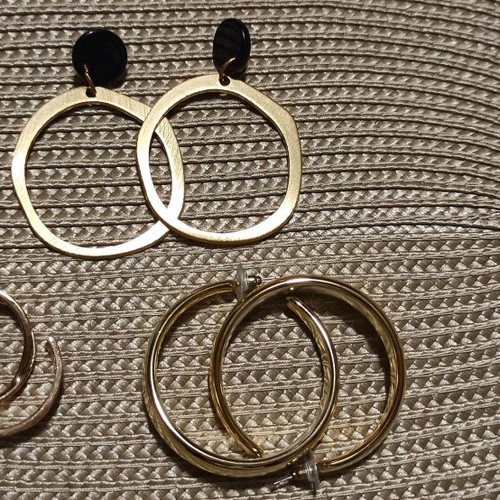 Earrings hoops like new, pack of 3 pairs gold-colored
