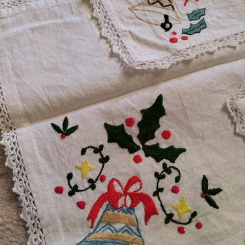 Handmade embroidery with knitted lace, set of 8 pieces like new
