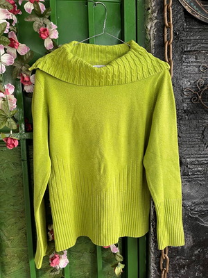 Women's Zivangaki shirt like new, green, medium to large, long sleeve