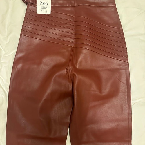Zara high-waisted faux leather leggings with waistband and zippers new, burgundy