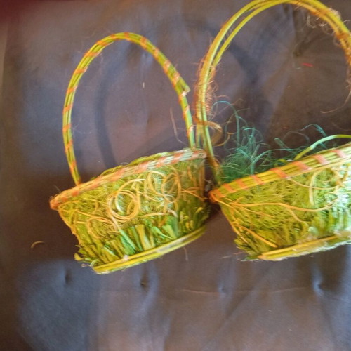 Vintage Easter basket like new with egg and flowers
