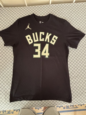 Tshirt Antetokounmpo Bucks #34 σαν καινούργιο, μέγεθος Medium