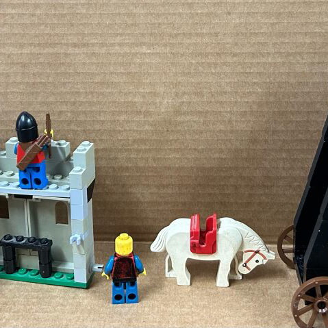 Lego 6061 Siege Tower 1984 used, with wear and missing parts