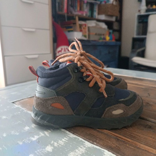 Zara winter shoes for boy size 25 used