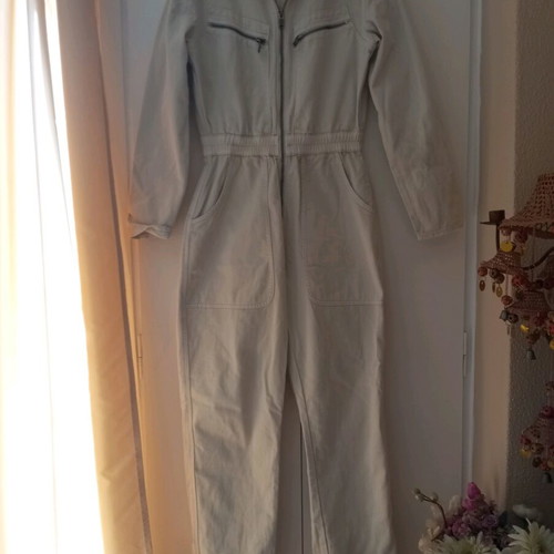 Beige denim jumpsuit like new with pockets and zipper