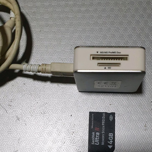 Sandisk Pro Duo 4GB memory card like new with card reader