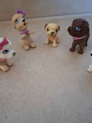 Miniature dog figures used, set of 5 pieces
