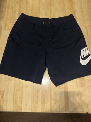 Nike Big Logo loose fit shorts size XL