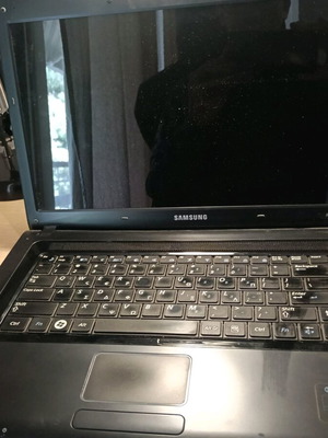 Samsung Laptop used for parts without hard drive