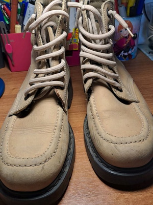 Unisex boots used, size 40, heavy construction